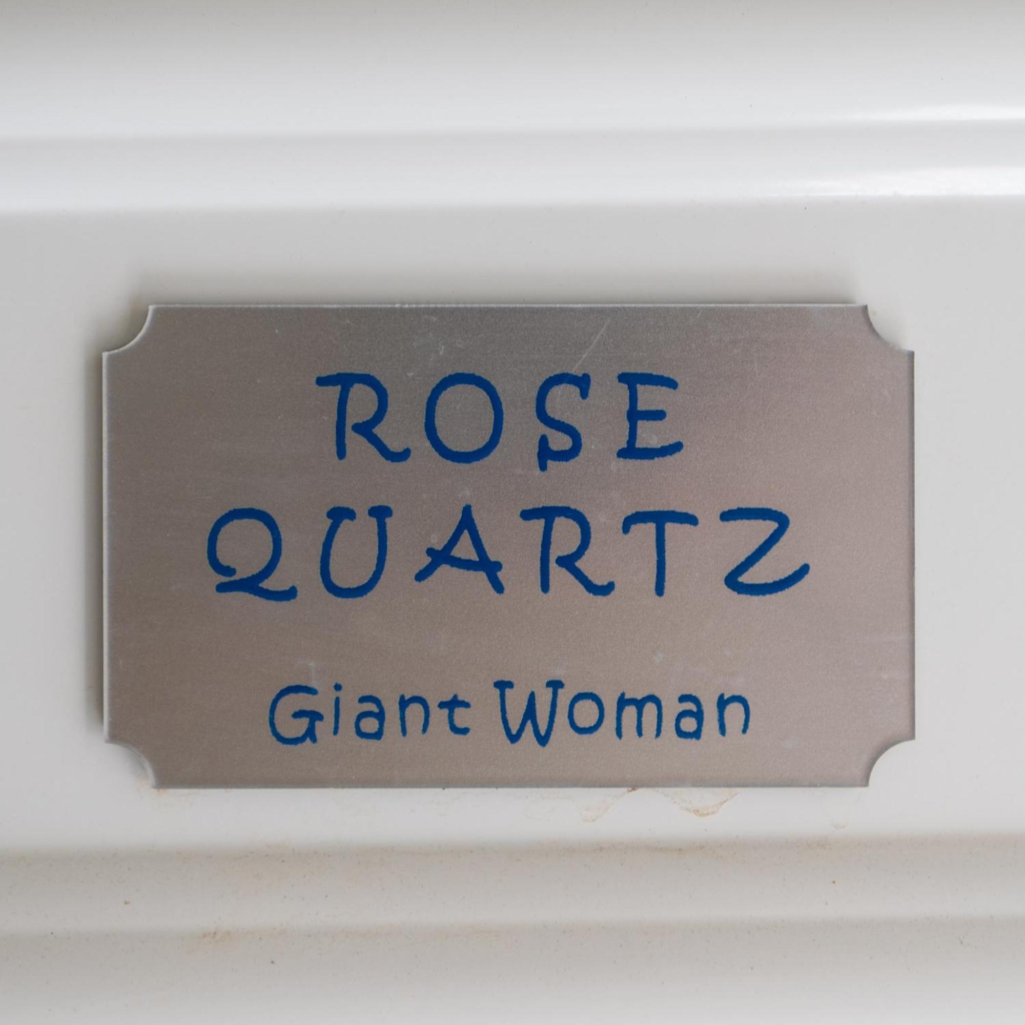 TsoútsourosGiant Womanアパートメント エクステリア 写真
